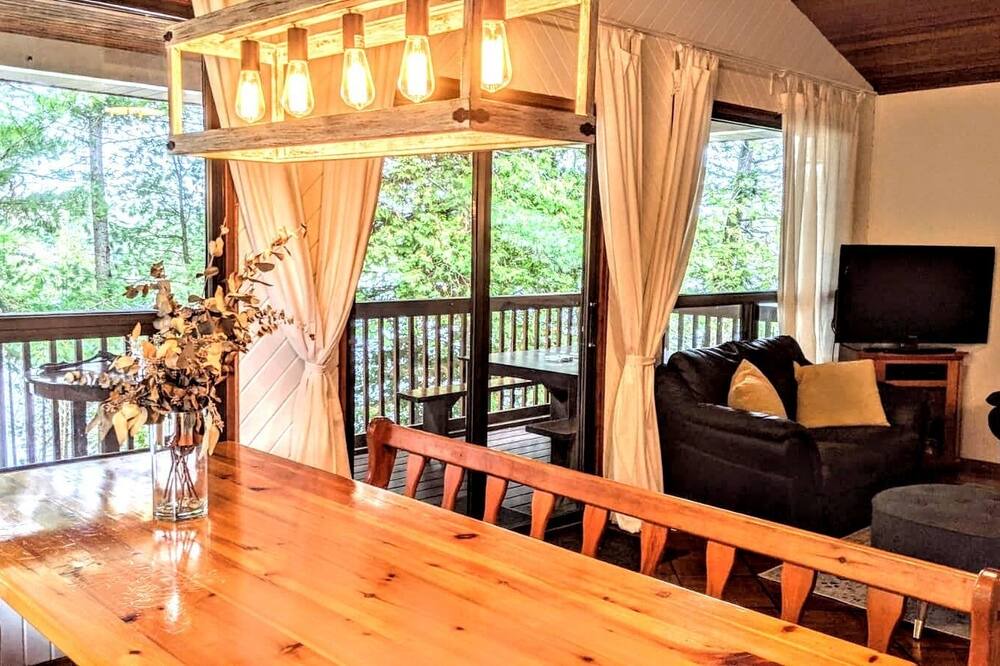 Photo of Livingroom in Broadbent