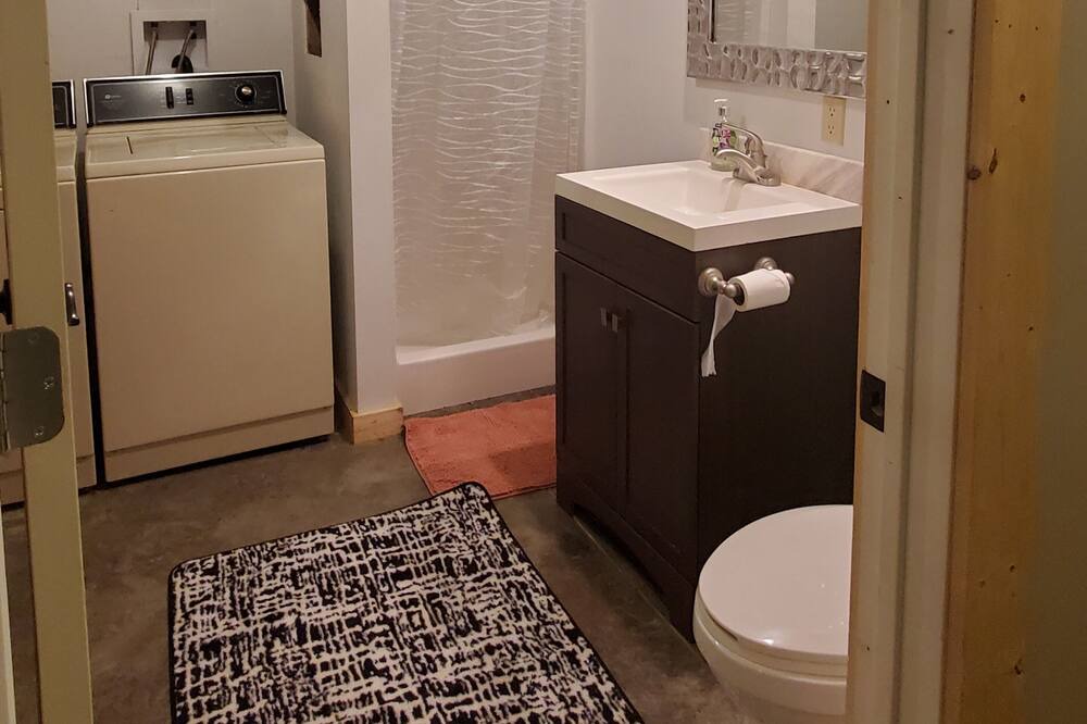 Photo of Bathroom in McArthur