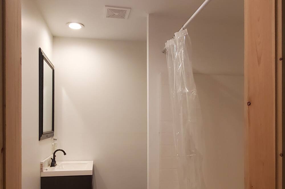 Photo of Bathroom in McArthur