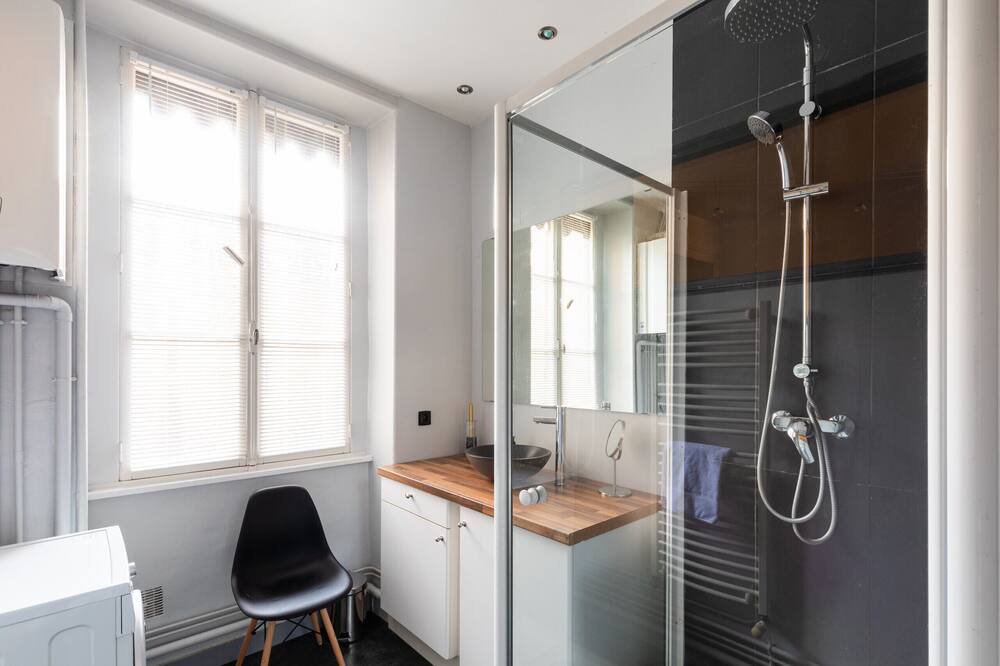 Photo of Bathroom in Jules Ferry - Recamier
