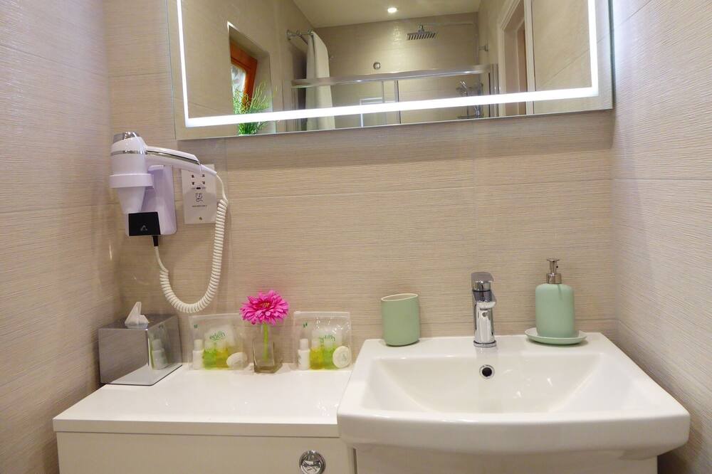 Photo of Bathroom in Lower Assendon