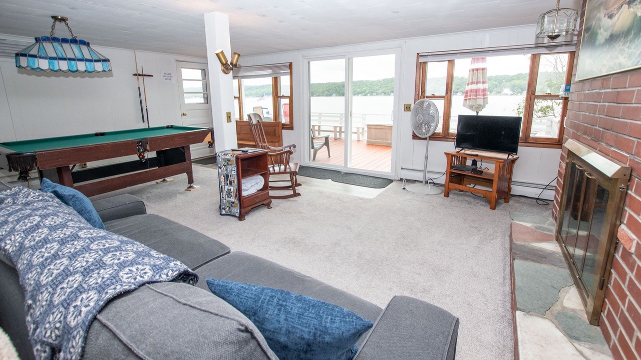 Photo of Livingroom in Livonia Center