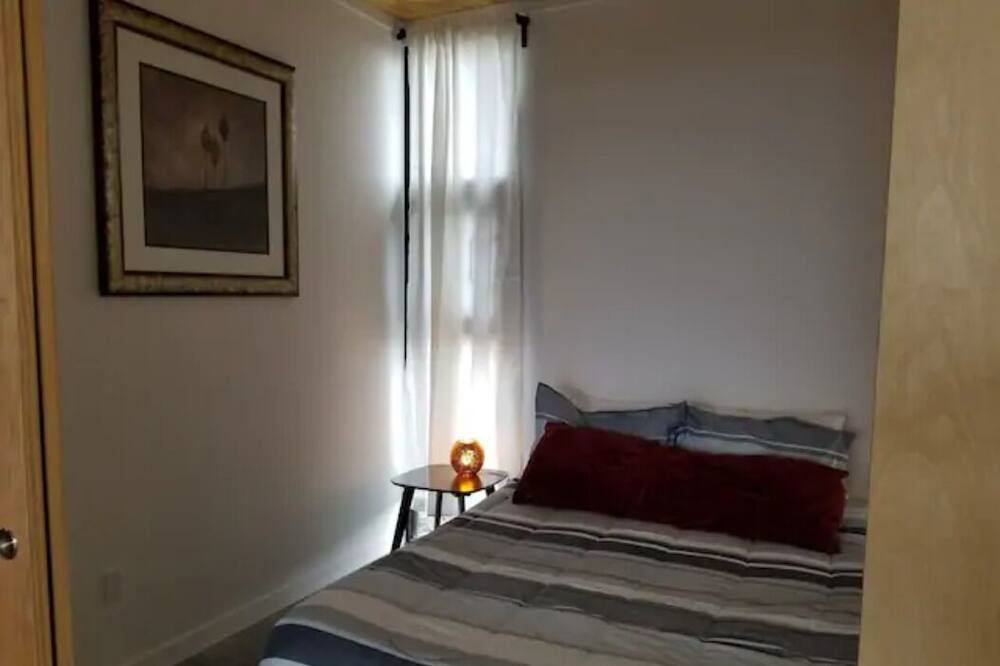 Photo of Bedroom in Quincy