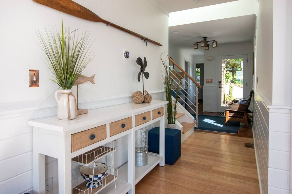 Photo of Others in Cayuga