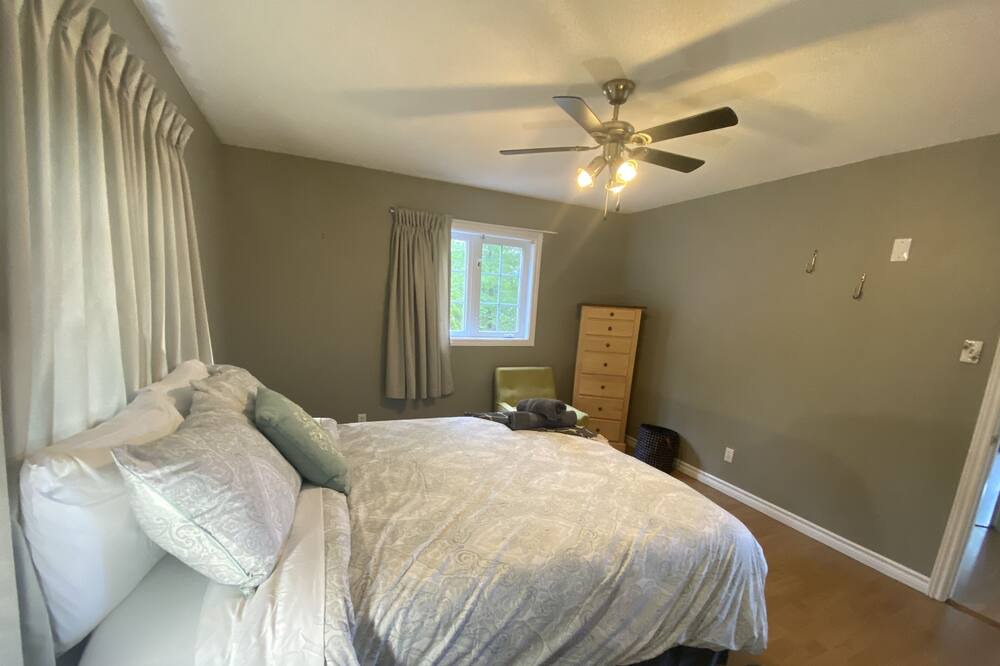 Photo of Bedroom in Low