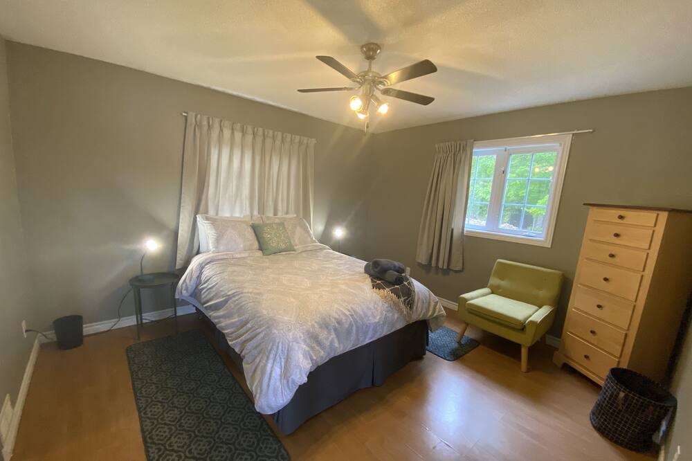 Photo of Bedroom in Low