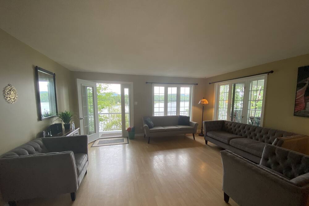 Photo of Livingroom in Low