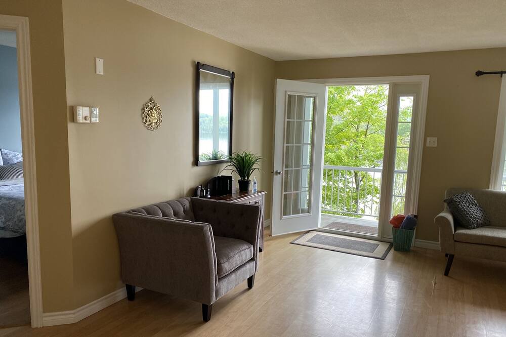 Photo of Livingroom in Low