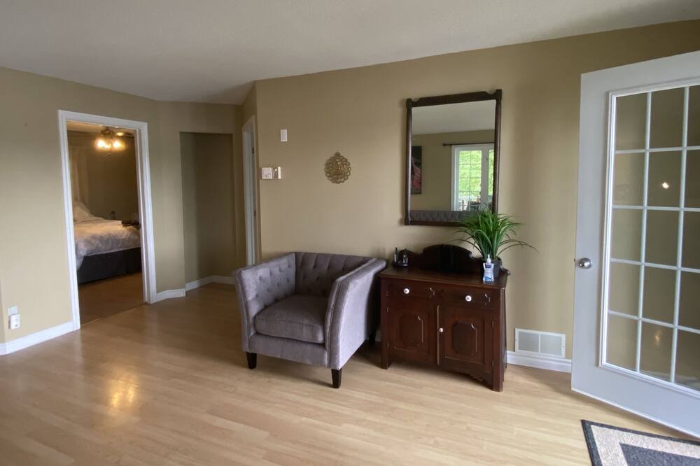 Photo of Livingroom in Low