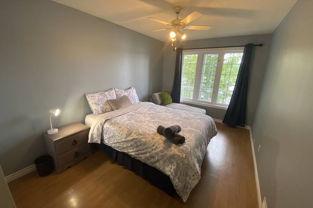 Photo of Bedroom in Low