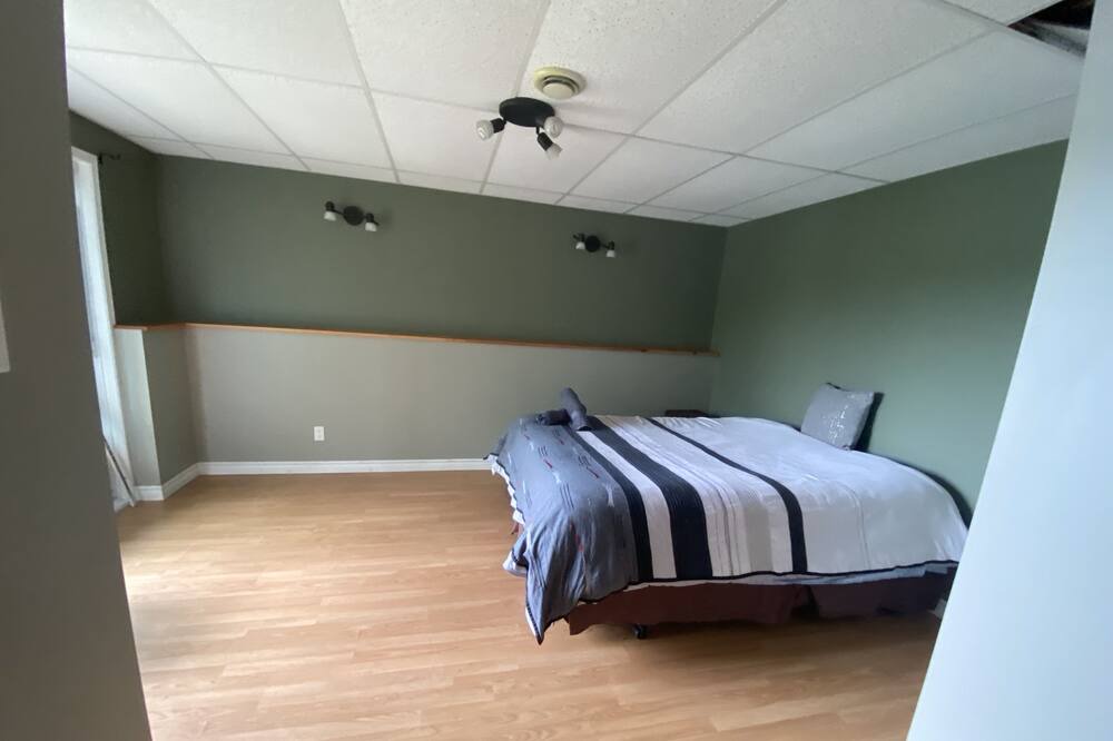 Photo of Bedroom in Low