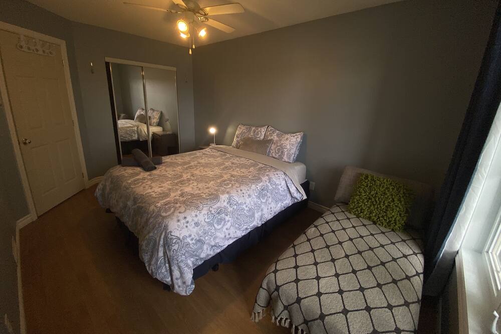 Photo of Bedroom in Low