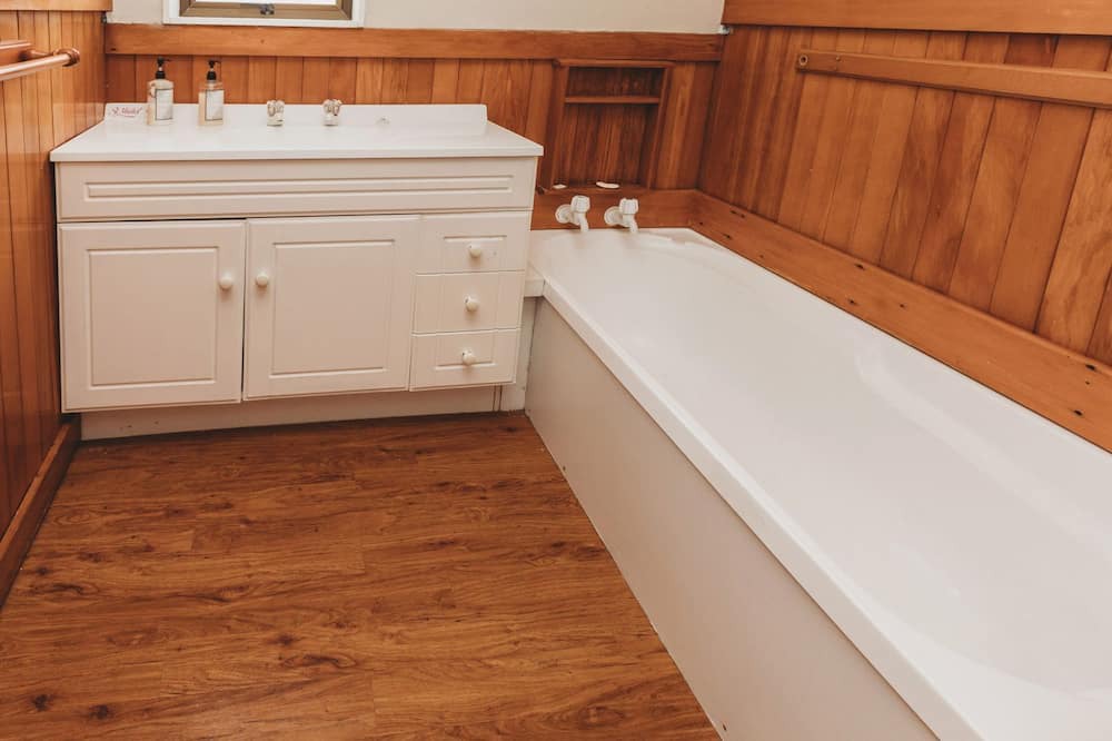 Photo of Bathroom in Warea