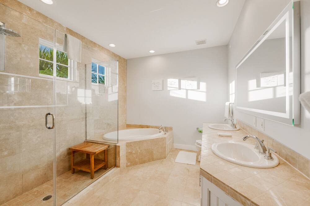 Photo of Bathroom in Ringling Estates