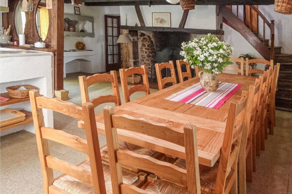 Photo of Bedroom in Montcabrier