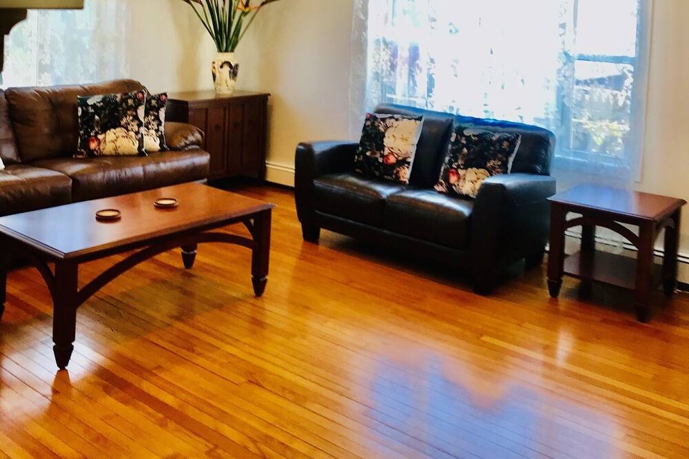 Photo of Livingroom in East Norwalk