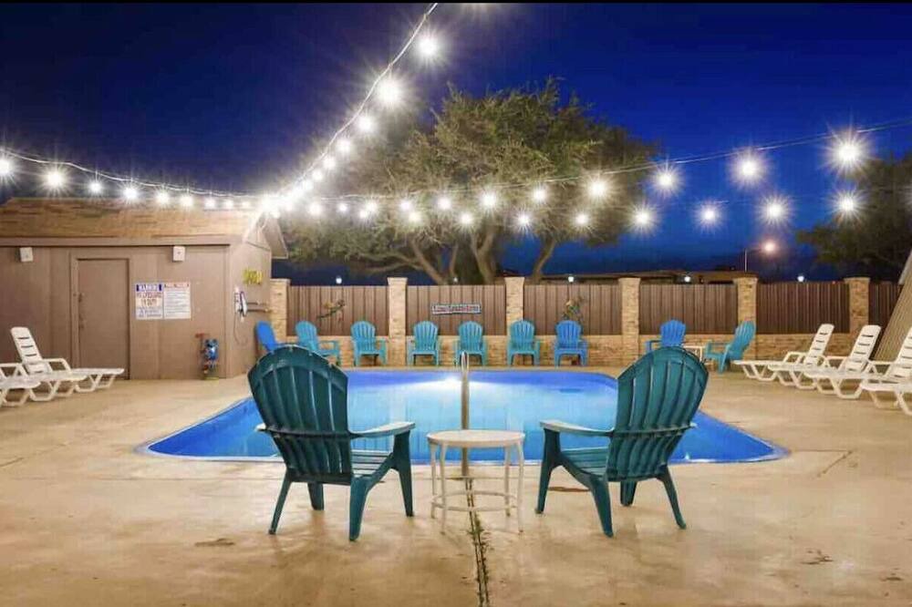 Photo of Outdoor in Opdyke West