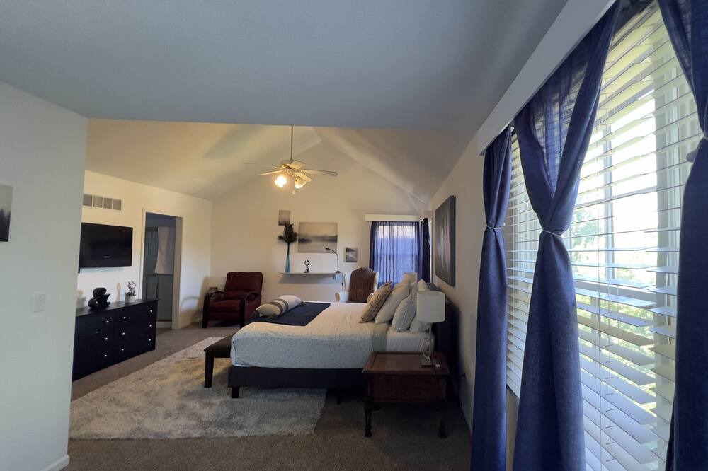 Photo of Bedroom in Olathe