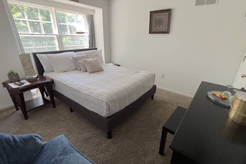 Photo of Bedroom in Olathe