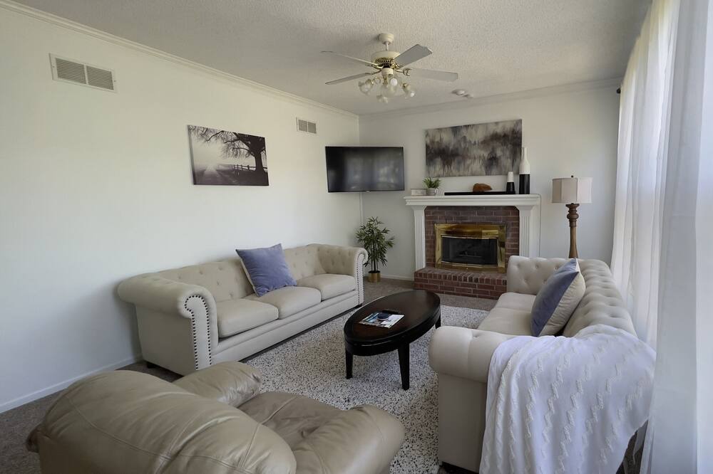 Photo of Livingroom in Olathe