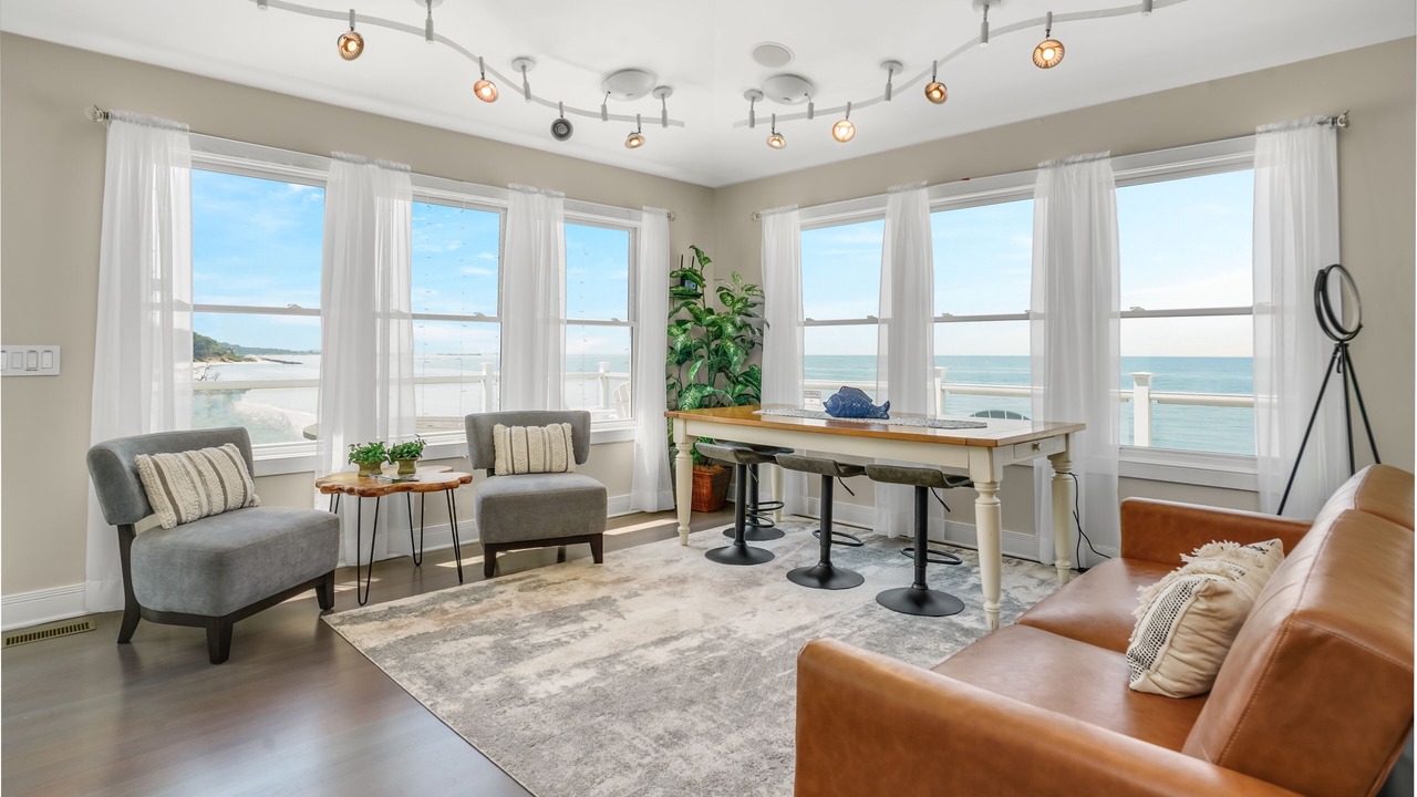 Photo of Livingroom in Picketts Harbor