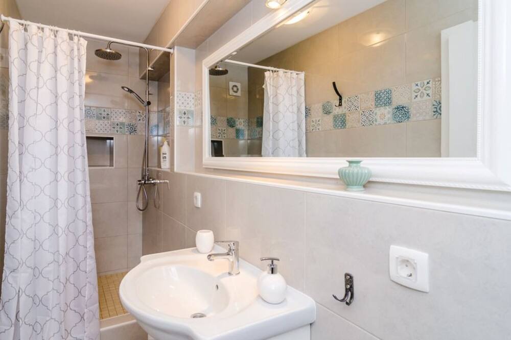 Photo of Bathroom in Brsecine