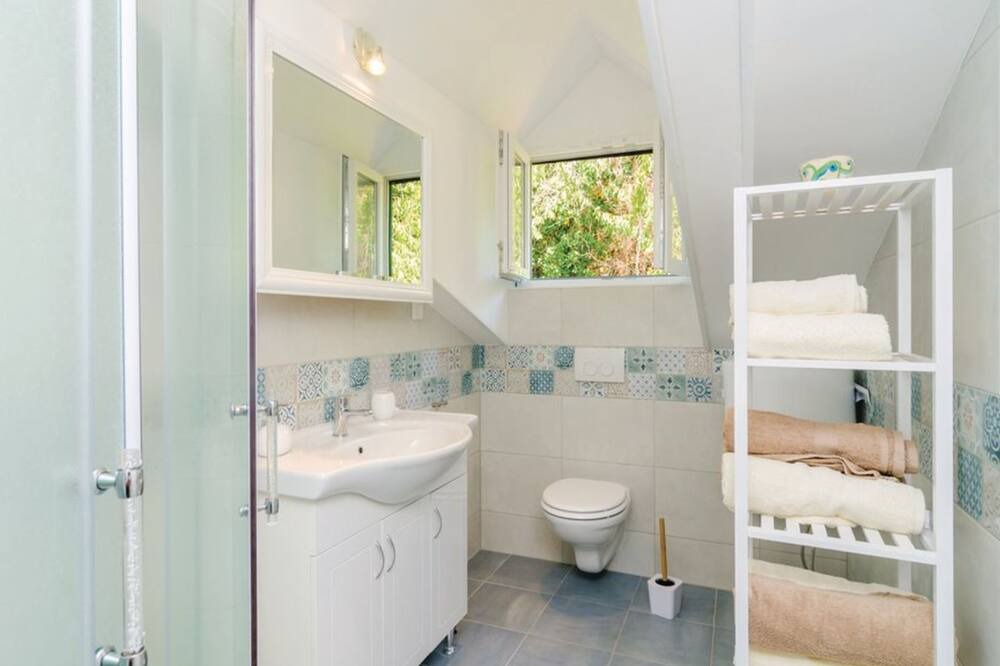 Photo of Bathroom in Brsecine