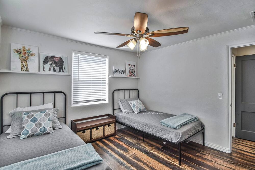 Photo of Bedroom in Glen Rose