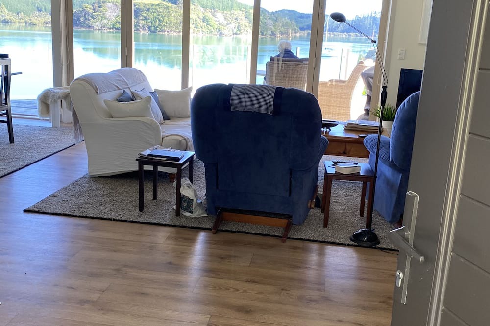 Photo of Livingroom in Whangaruru