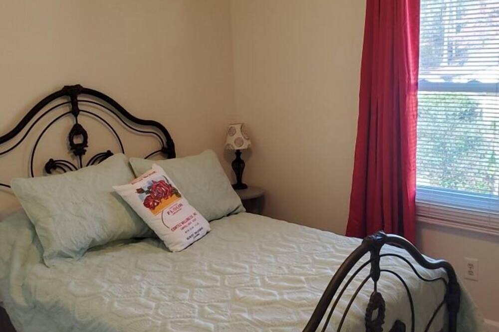 Photo of Bedroom in Martinez