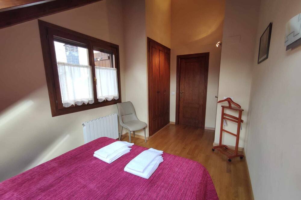 Photo of Bedroom in Linsoles