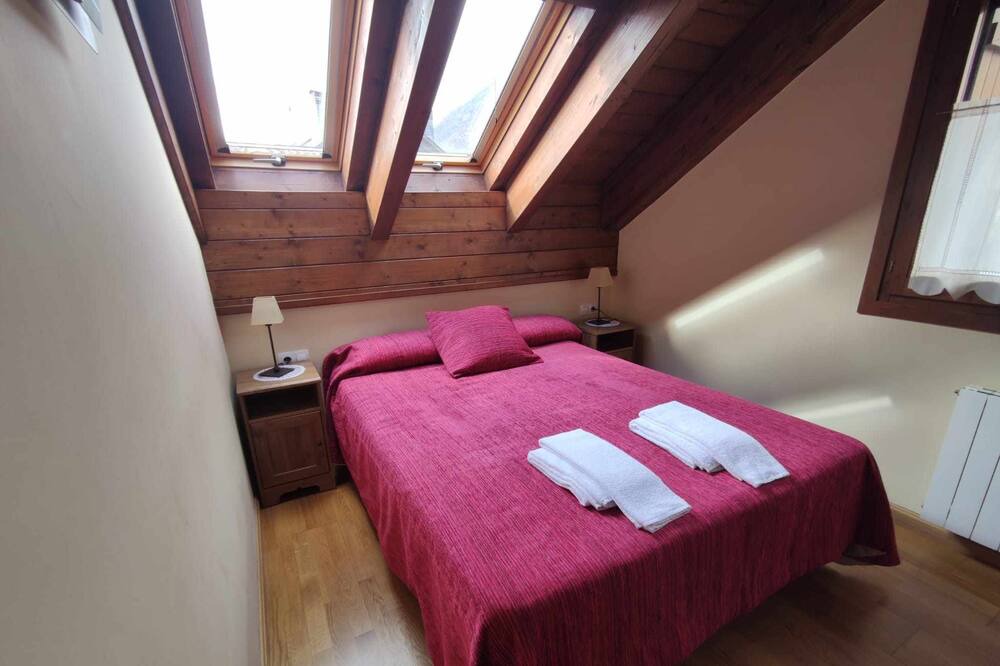 Photo of Bedroom in Linsoles