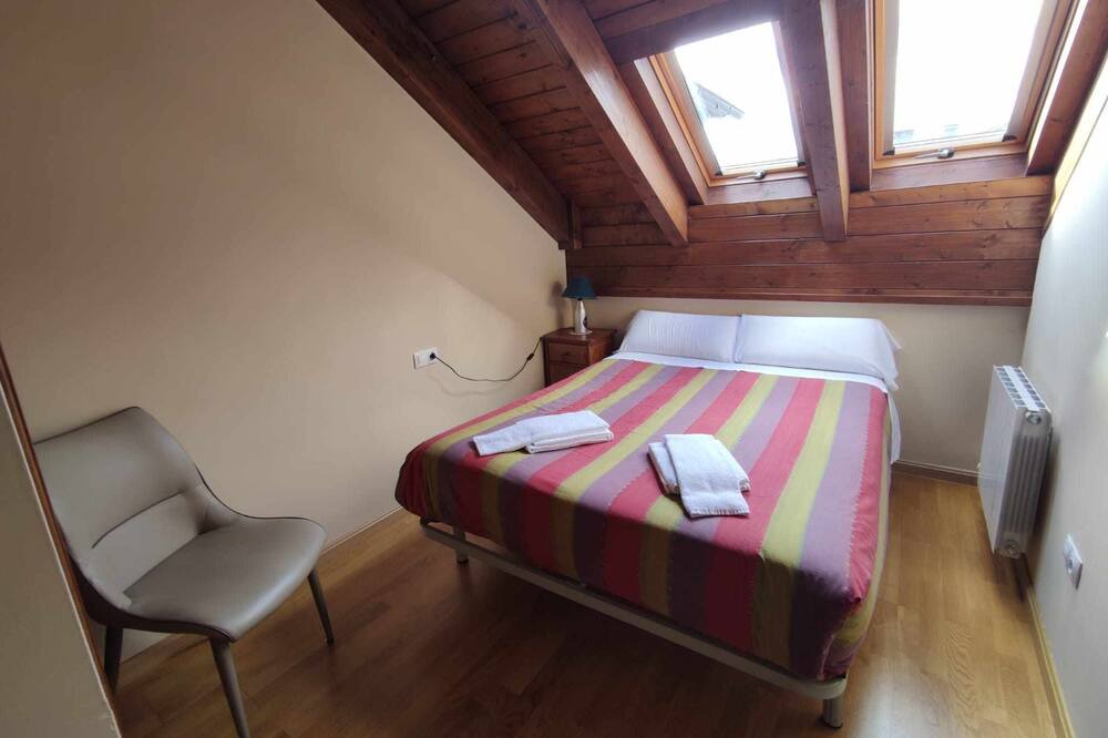 Photo of Bedroom in Linsoles