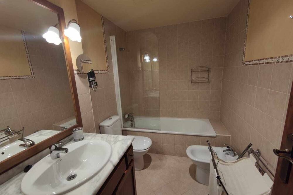 Photo of Bathroom in Linsoles