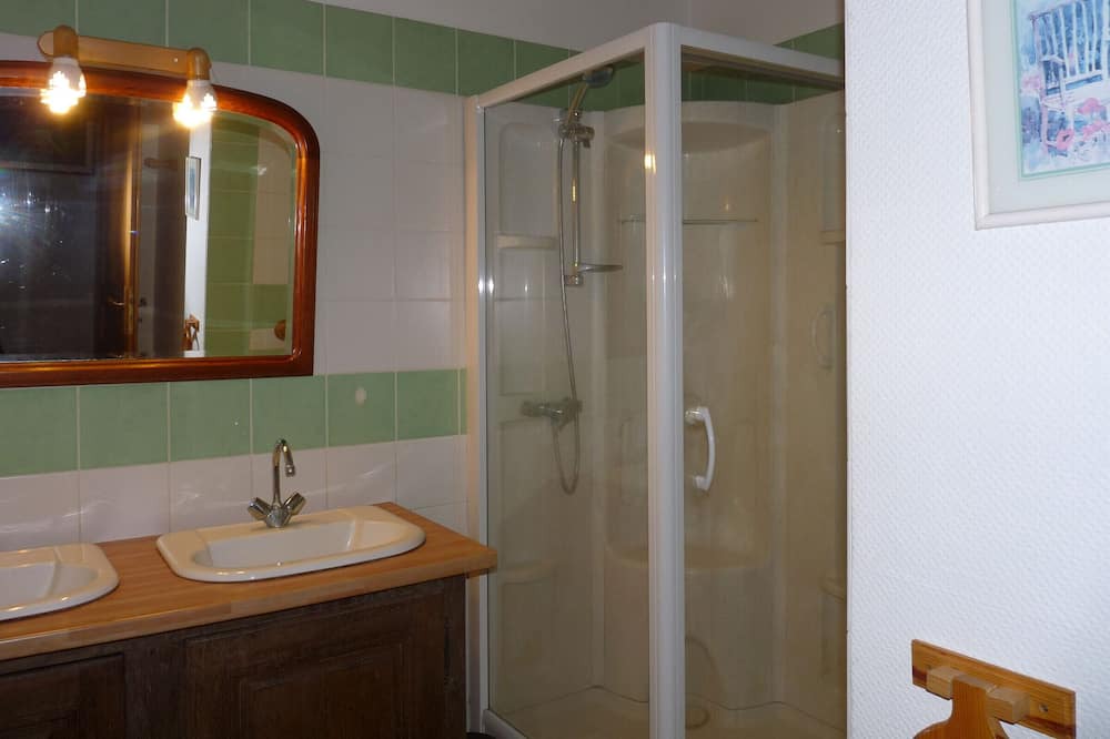 Photo of Bathroom in Saint-Amand-sur-Ornain