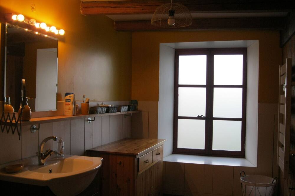 Photo of Bathroom in Mauvages