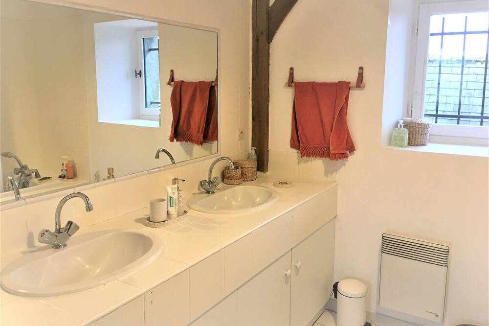 Photo of Bathroom in Sainte-Gemmes-sur-Loire