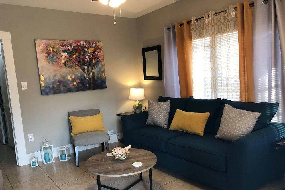 Photo of Livingroom in Baytown