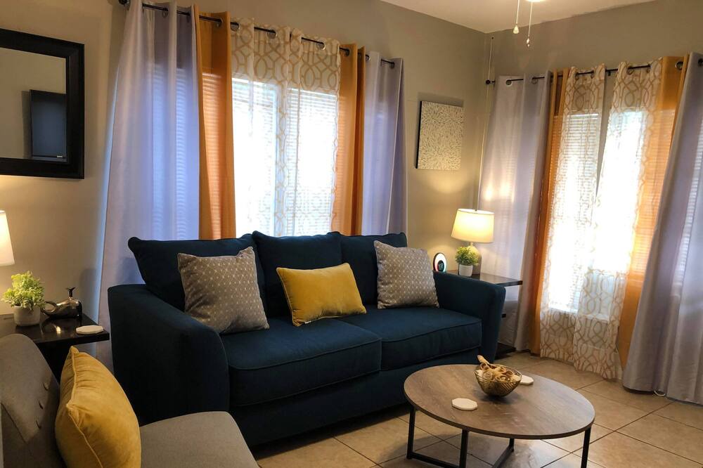 Photo of Livingroom in Baytown