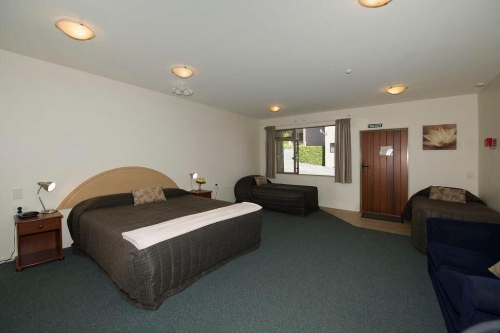 Photo of Others in Hamilton Lake