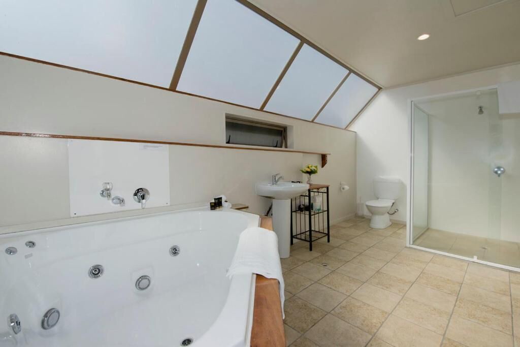 Photo of Others in Hamilton Lake