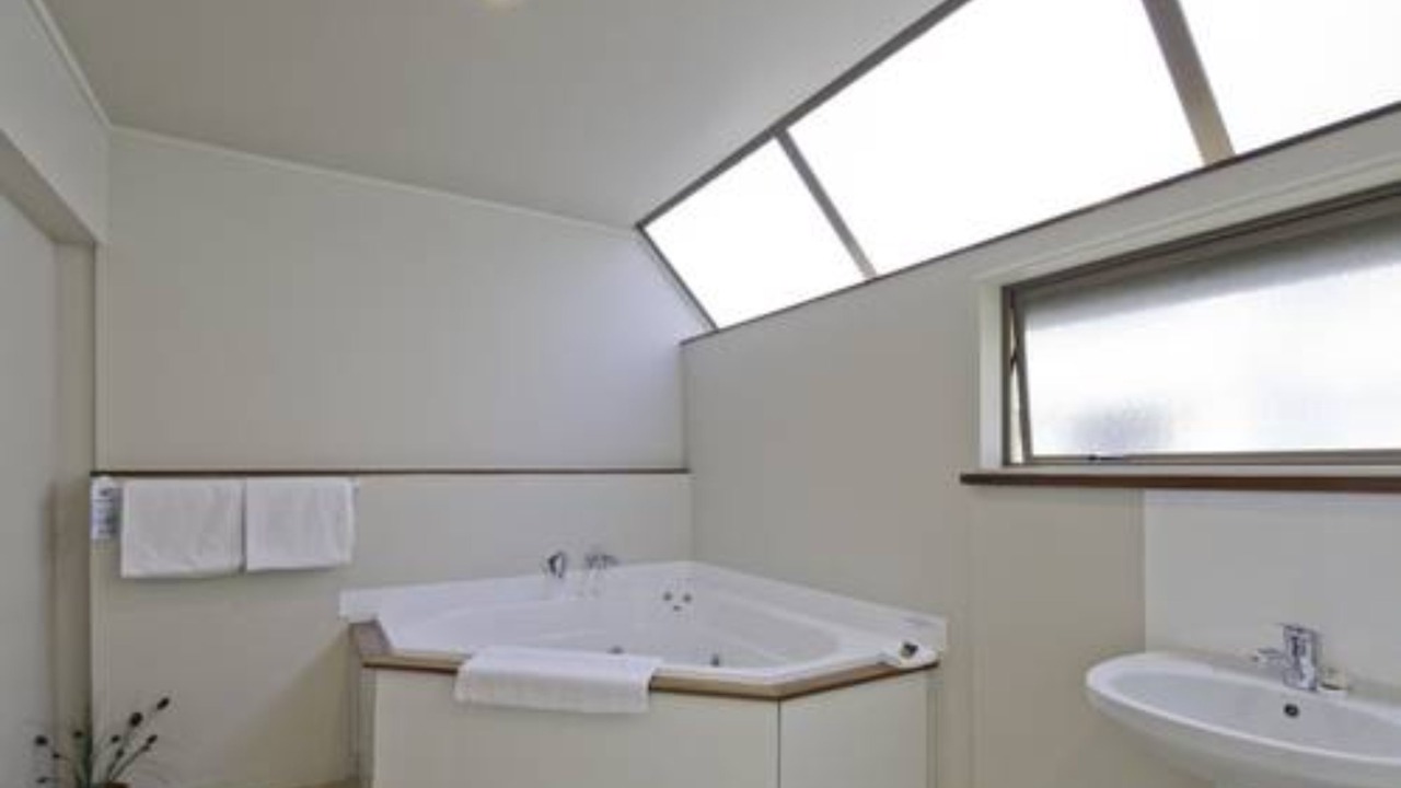 Photo of Bathroom in Hamilton Lake