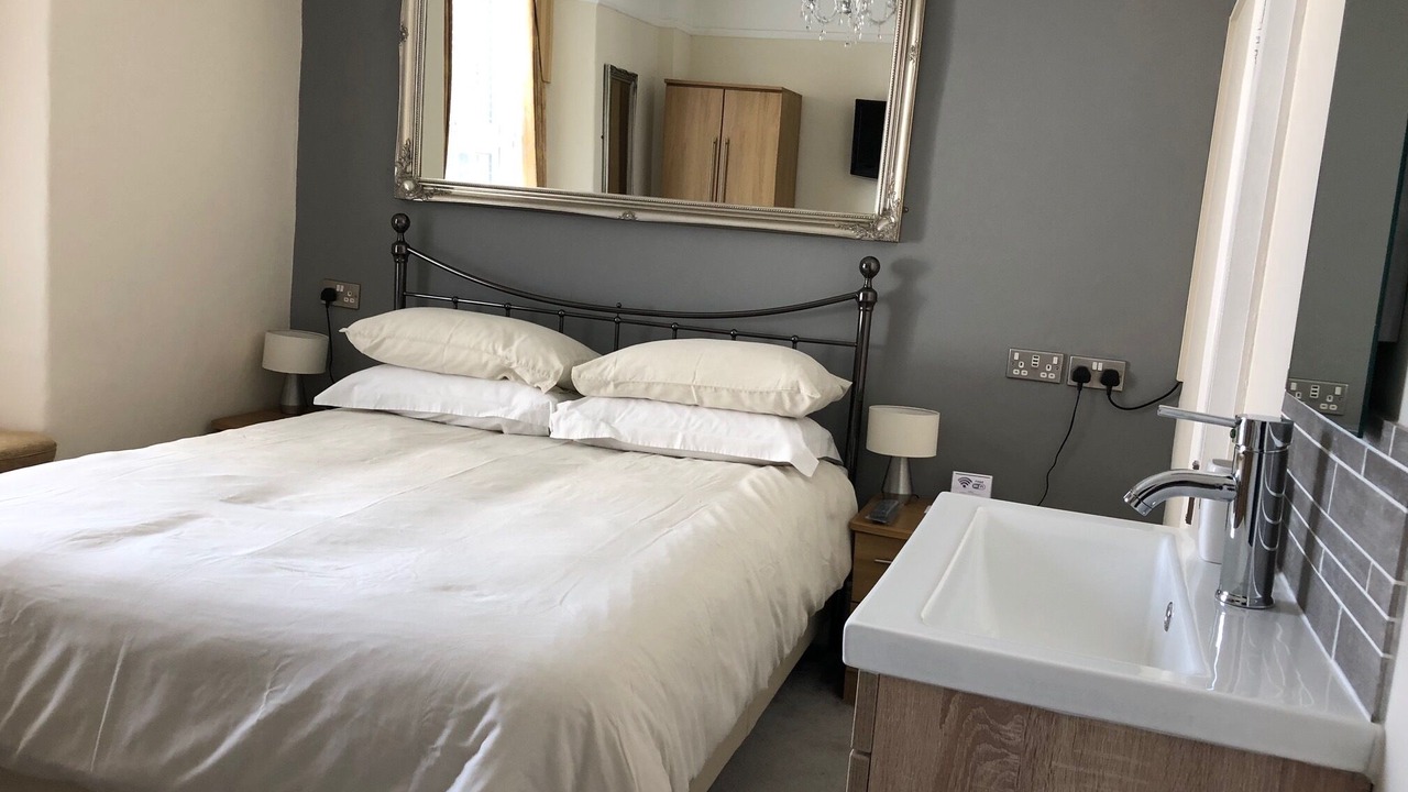 Photo of Bedroom in Newquay City Centre