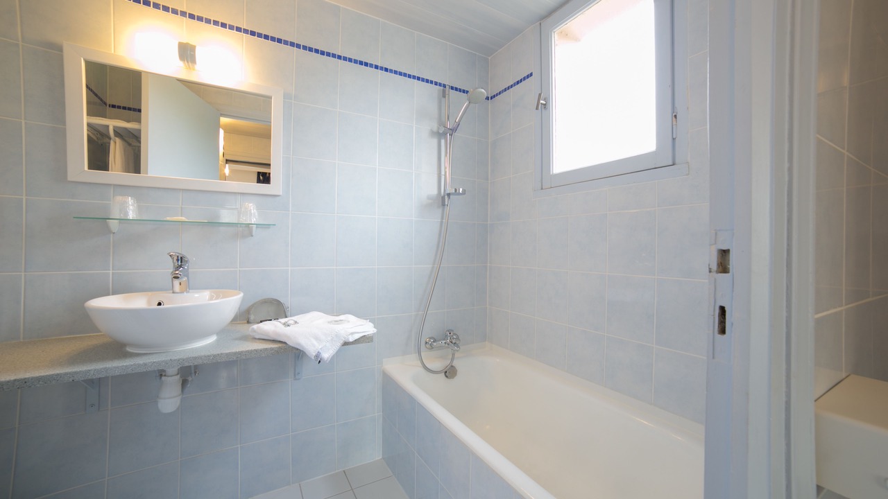 Photo of Others in Crach