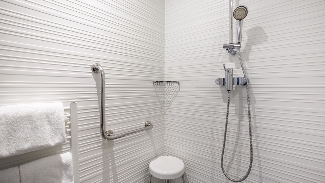Photo of Bathroom in Quartier des Grandes-Carrieres