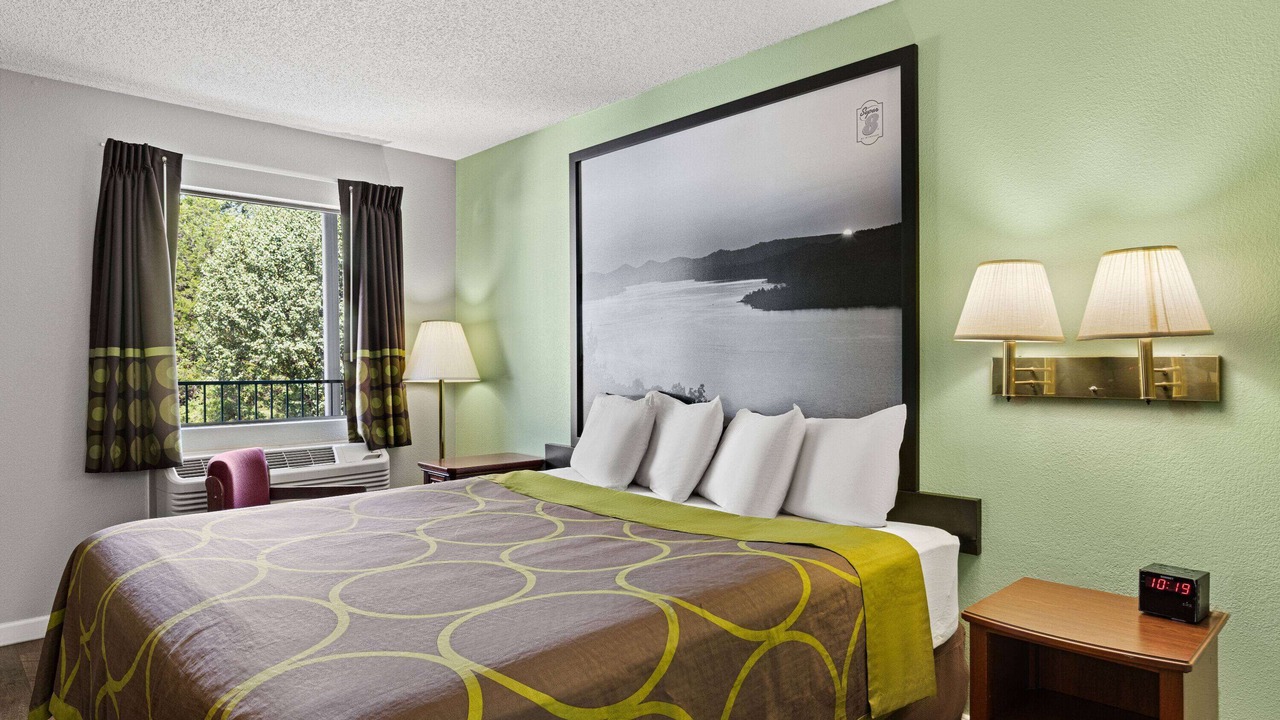 Photo of Bedroom in Branson Theater District