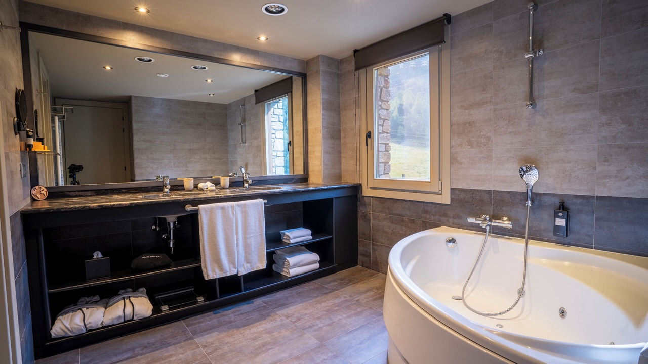 Photo of Bathroom in Incles