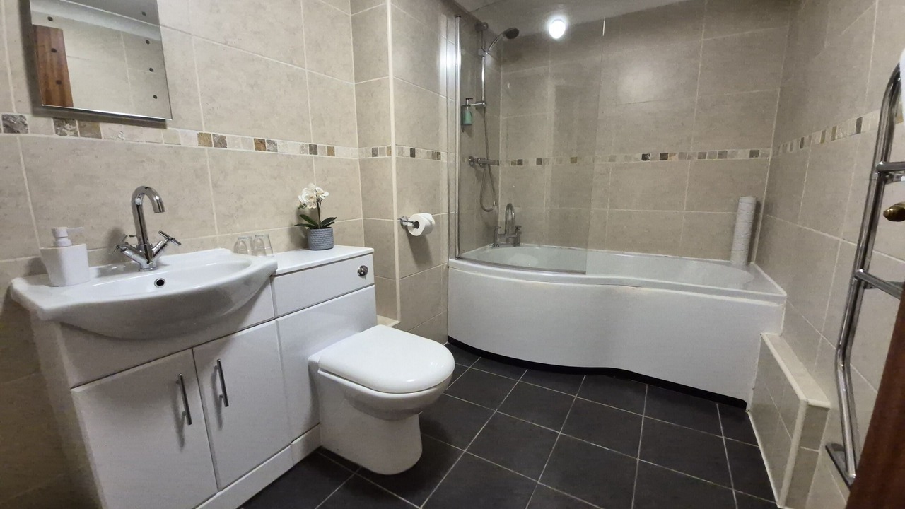 Photo of Bathroom in Heath and Reach