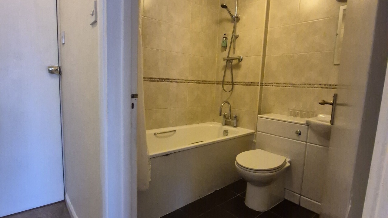 Photo of Bathroom in Heath and Reach