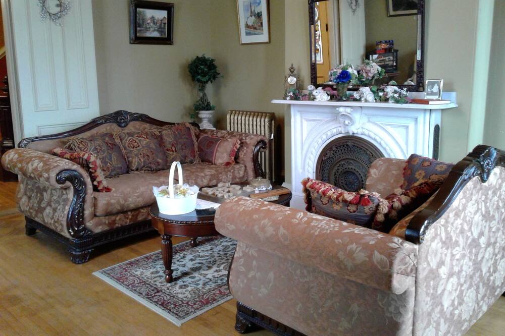 Photo of Livingroom in Wrentham